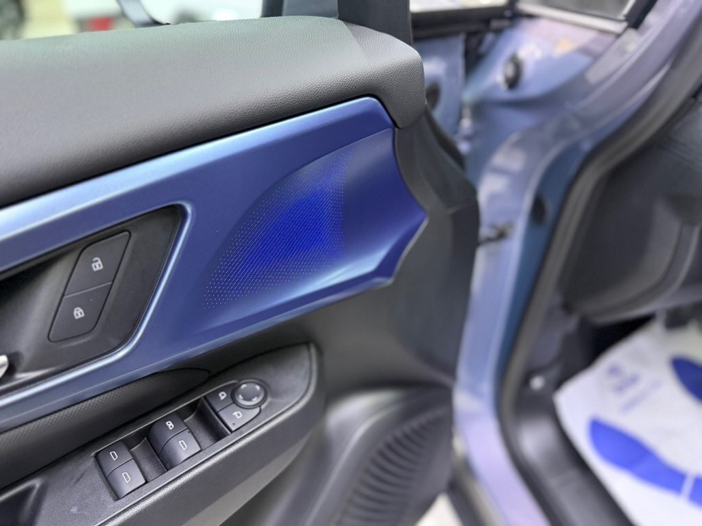 2025 Chevrolet Equinox EV, 0.0L, 3500km - Image 16