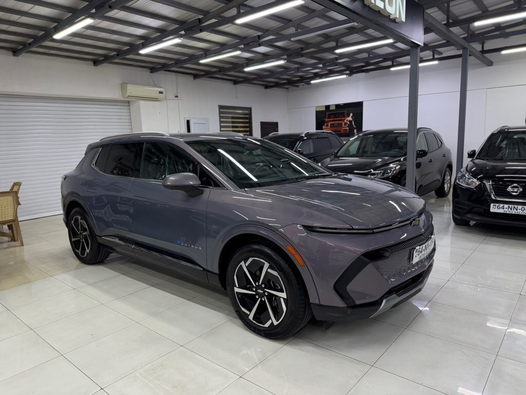 2025 Chevrolet Equinox EV, 0.0L, 3500km - Image 3
