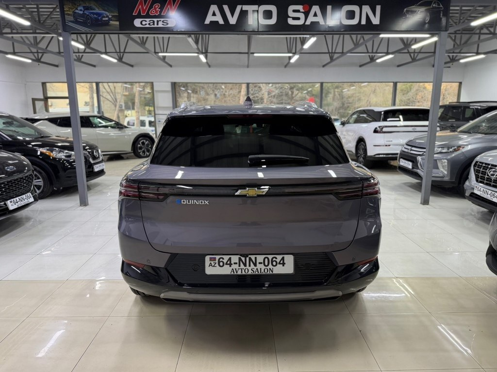 2025 Chevrolet Equinox EV, 0.0L, 3500km - Image 5