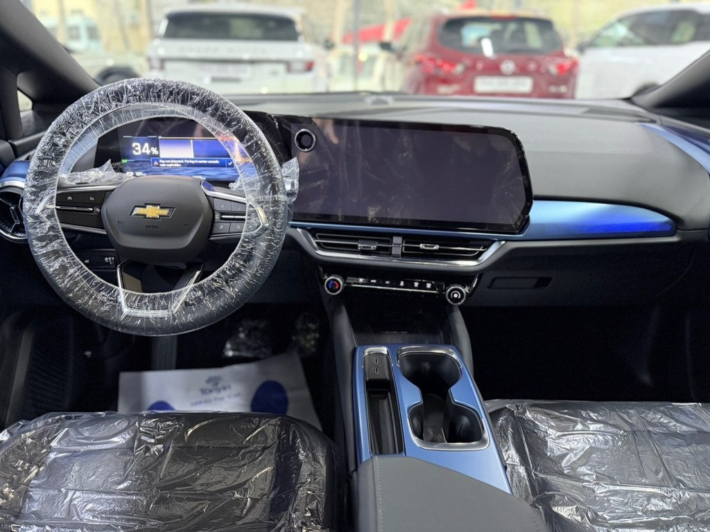 2025 Chevrolet Equinox EV, 0.0L, 3500km - Image 9