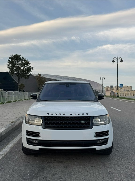 2017 Land Rover Range Rover, 3.0L, 90500km - Image 1