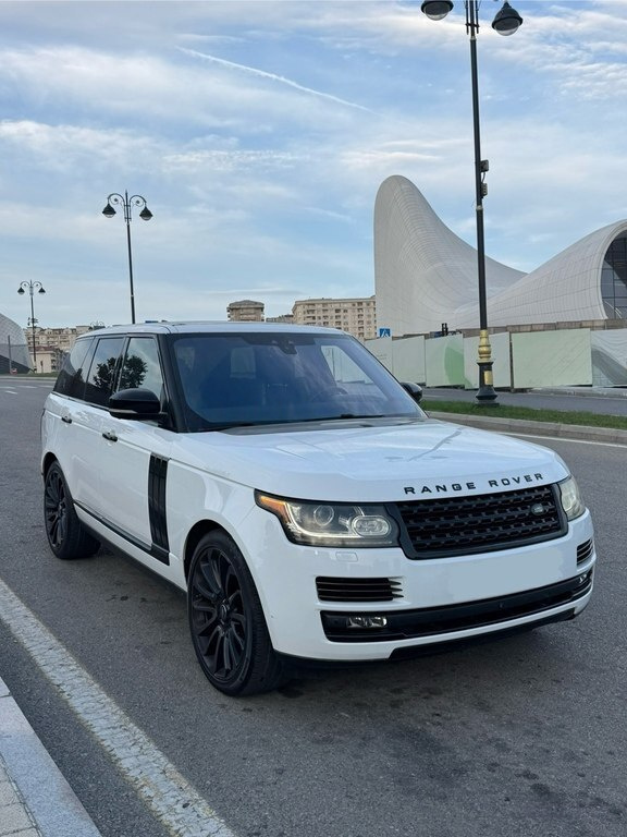 2017 Land Rover Range Rover, 3.0L, 90500km - Image 2