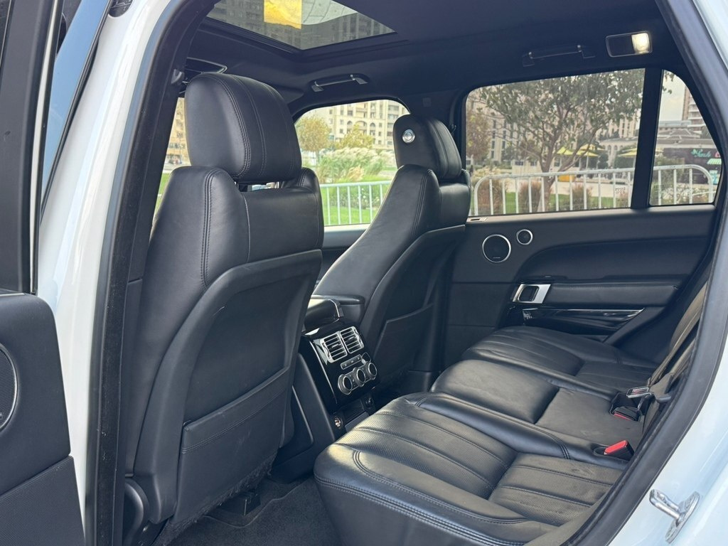 2017 Land Rover Range Rover, 3.0L, 90500km - Image 11