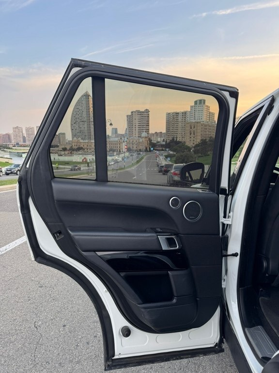 2017 Land Rover Range Rover, 3.0L, 90500km - Image 12