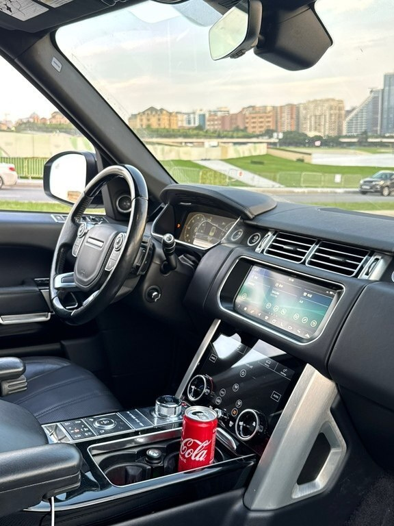 2017 Land Rover Range Rover, 3.0L, 90500km - Image 15
