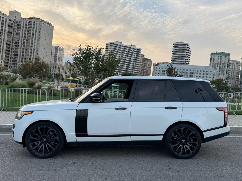 2017 Land Rover Range Rover, 3.0L, 90500km - Image 4