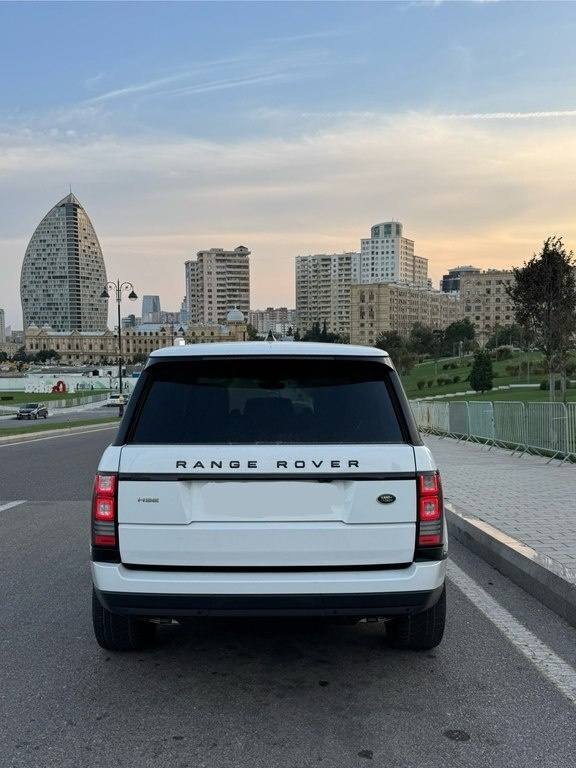 2017 Land Rover Range Rover, 3.0L, 90500km - Image 6