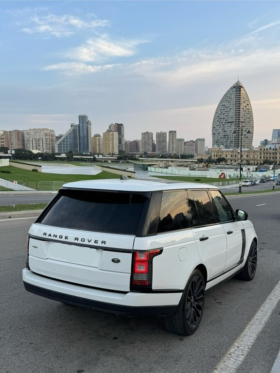 2017 Land Rover Range Rover, 3.0L, 90500km - Image 7