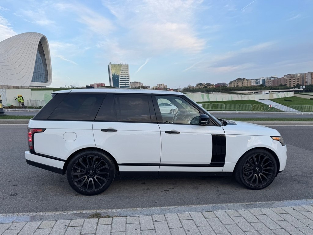 2017 Land Rover Range Rover, 3.0L, 90500km - Image 8