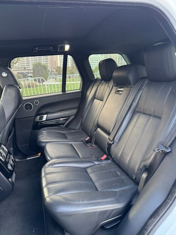 2017 Land Rover Range Rover, 3.0L, 90500km - Image 10