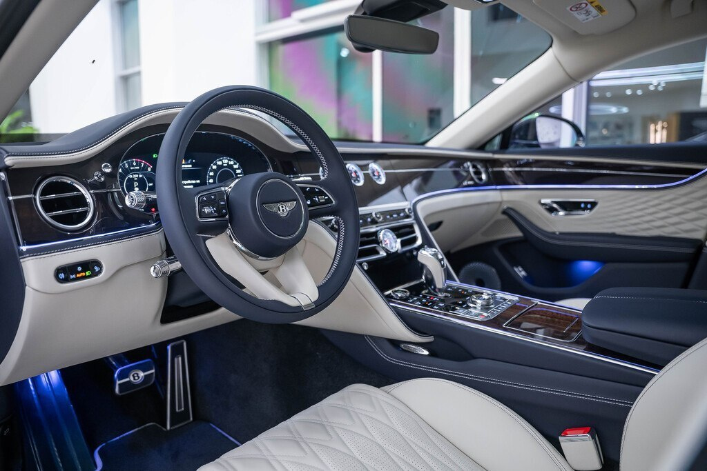 2025 Bentley Flying Spur, 4.0L, 0km - Image 12