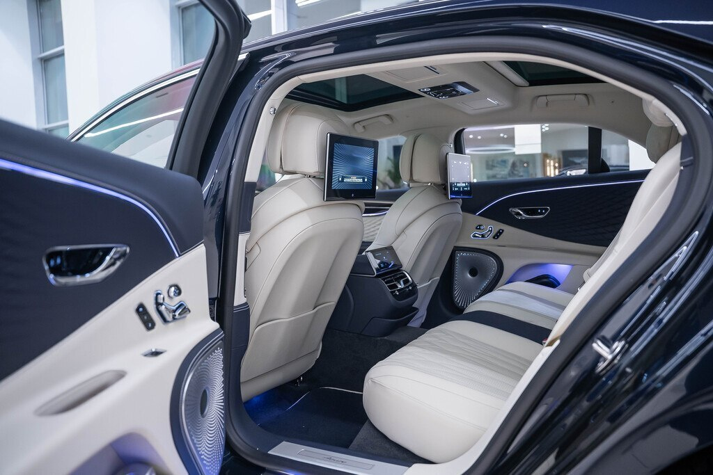 2025 Bentley Flying Spur, 4.0L, 0km - Image 14
