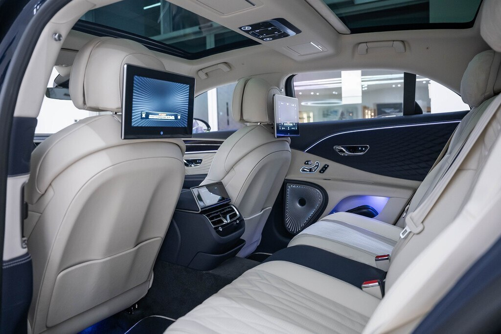 2025 Bentley Flying Spur, 4.0L, 0km - Image 15