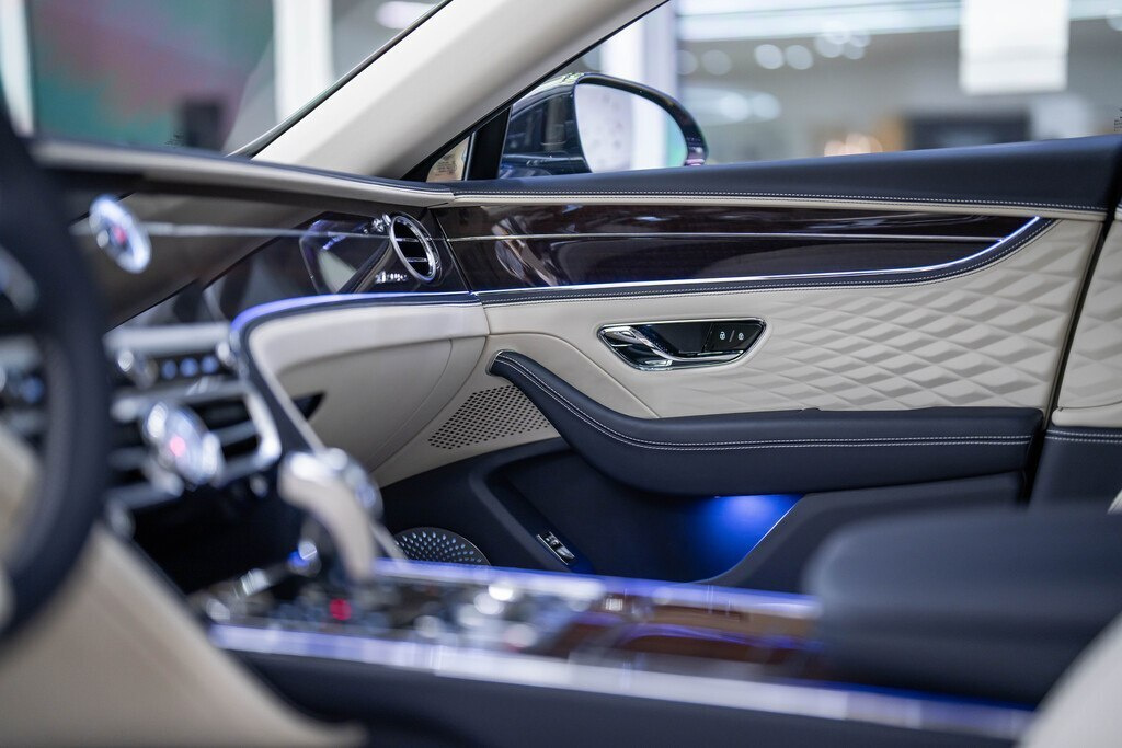 2025 Bentley Flying Spur, 4.0L, 0km - Image 16