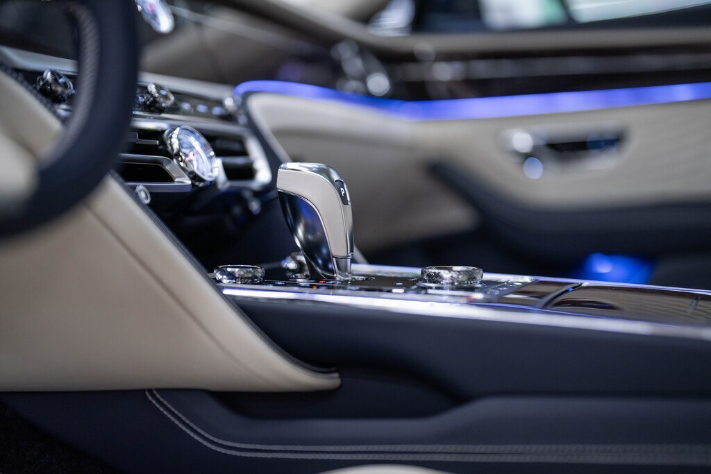 2025 Bentley Flying Spur, 4.0L, 0km - Image 17