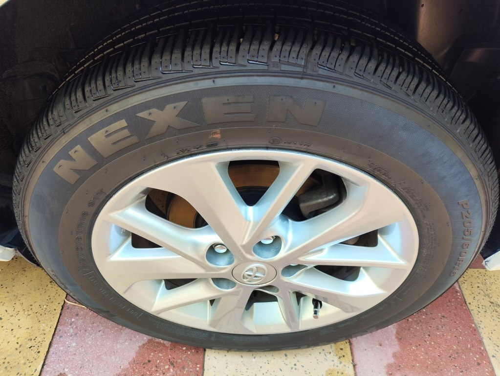 2014 Toyota Corolla, 1.6L, 181126km - Image 4