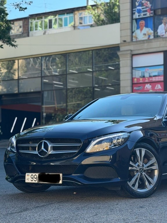 2018 Mercedes C 300, 2.0L, 117000km - Image 3
