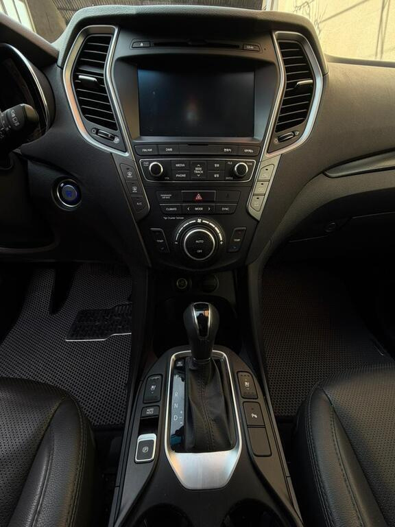 2016 Hyundai Santa Fe, 2.0L, 160000km - Image 16