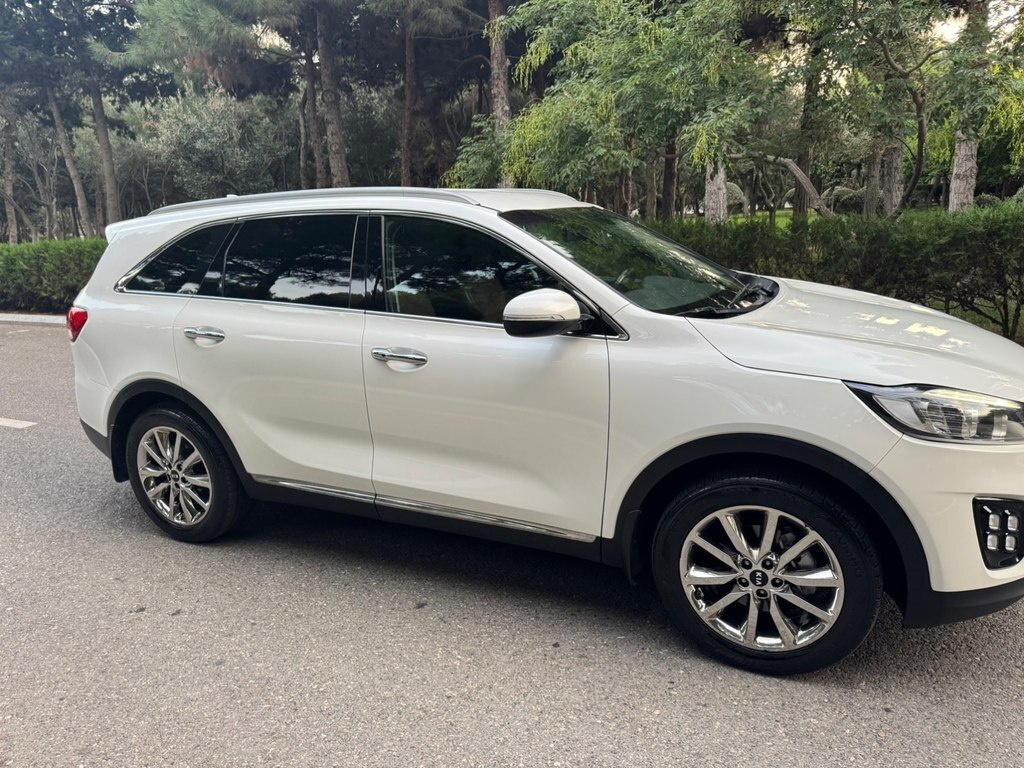 2017 Kia Sorento, 2.0L, 224000km - Image 2