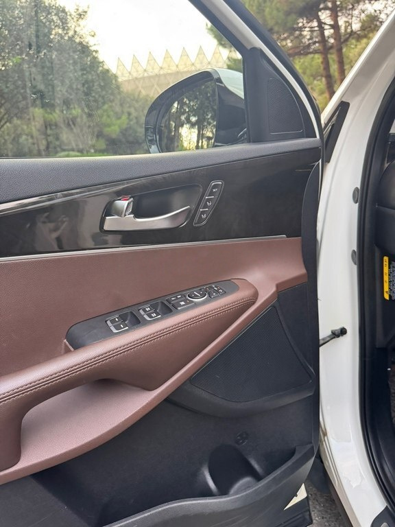 2017 Kia Sorento, 2.0L, 224000km - Image 11