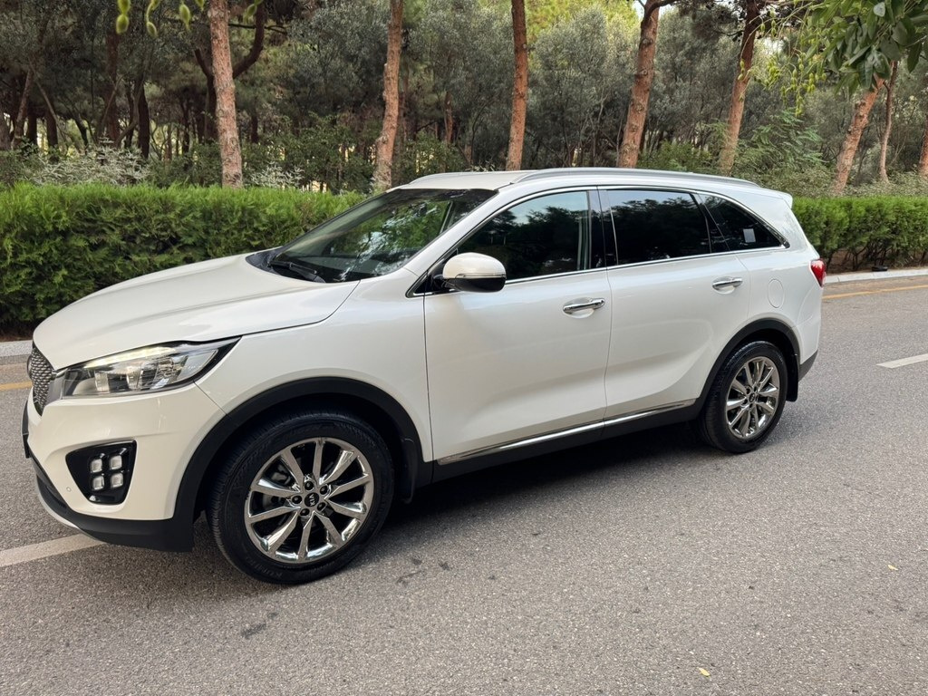2017 Kia Sorento, 2.0L, 224000km - Image 3