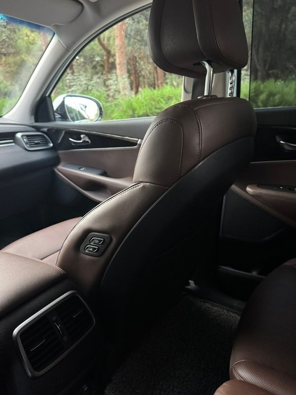 2017 Kia Sorento, 2.0L, 224000km - Image 9