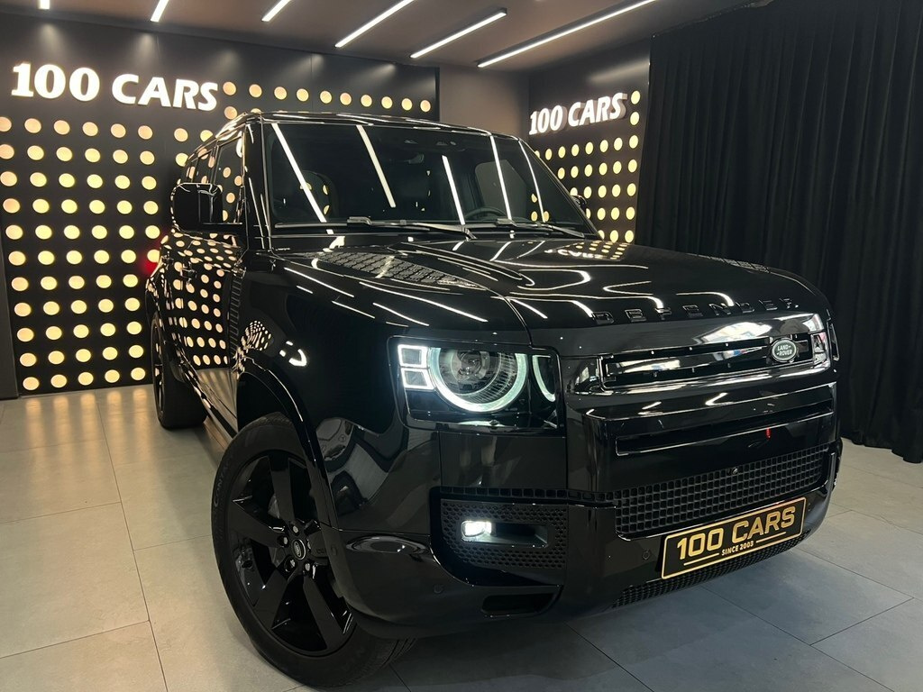 2025 Land Rover Defender, 2.0L, 4000km - Image 1
