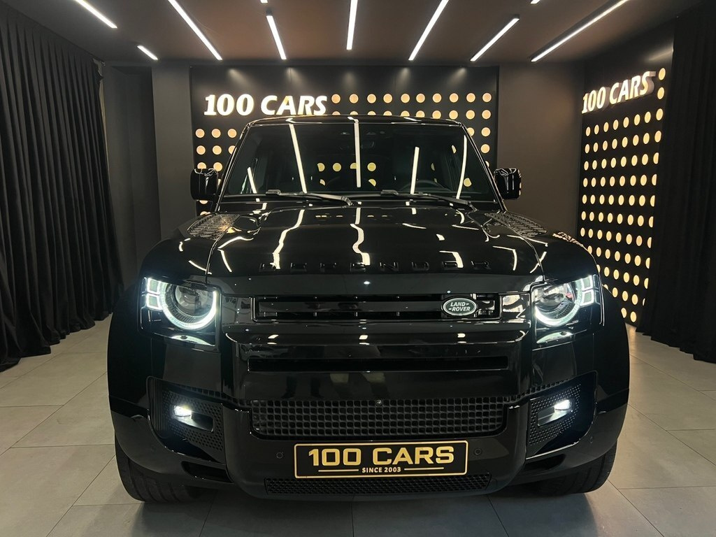 2025 Land Rover Defender, 2.0L, 4000km - Image 2