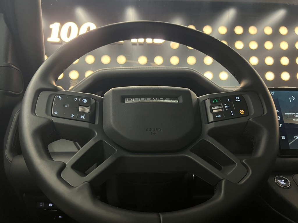 2025 Land Rover Defender, 2.0L, 4000km - Image 19