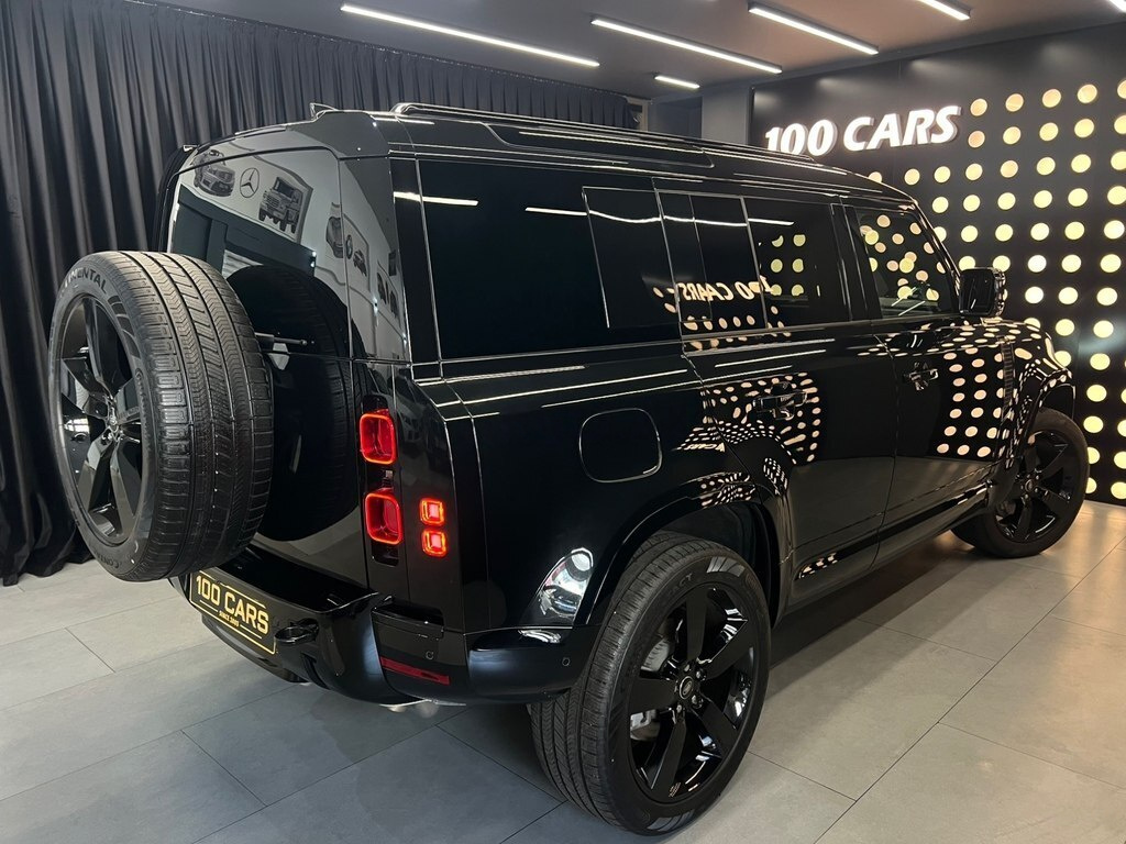 2025 Land Rover Defender, 2.0L, 4000km - Image 4
