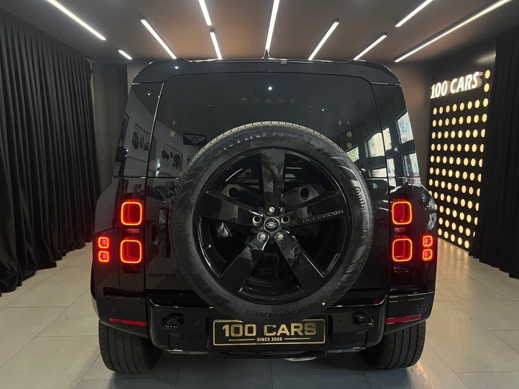 2025 Land Rover Defender, 2.0L, 4000km - Image 5