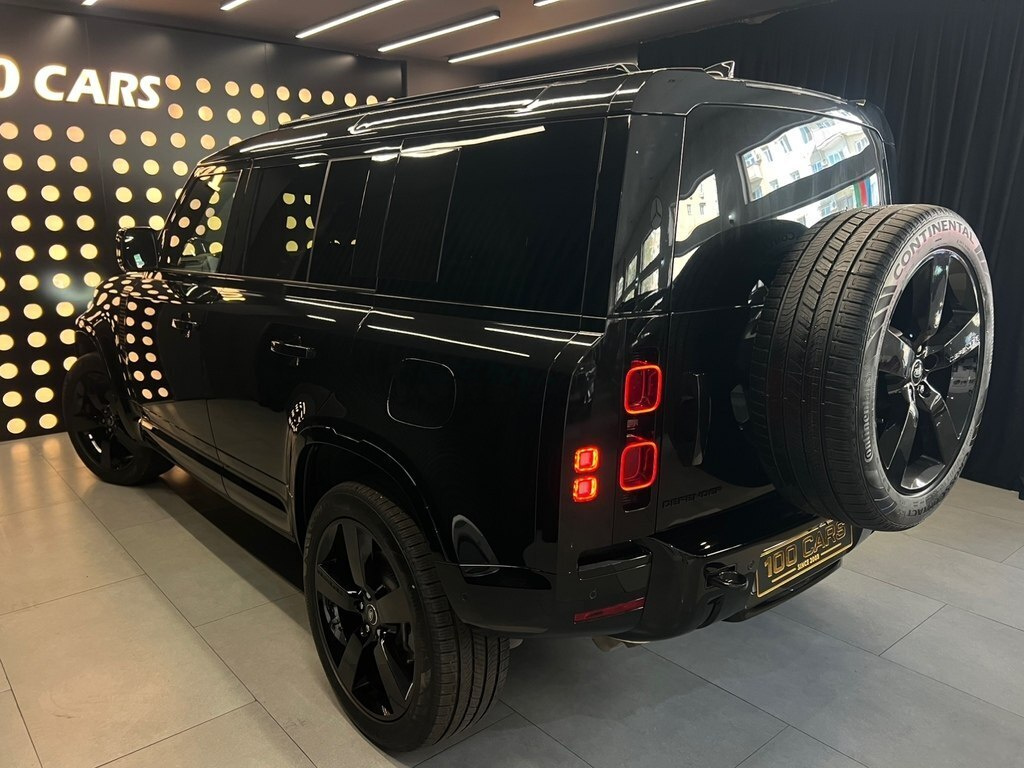 2025 Land Rover Defender, 2.0L, 4000km - Image 6
