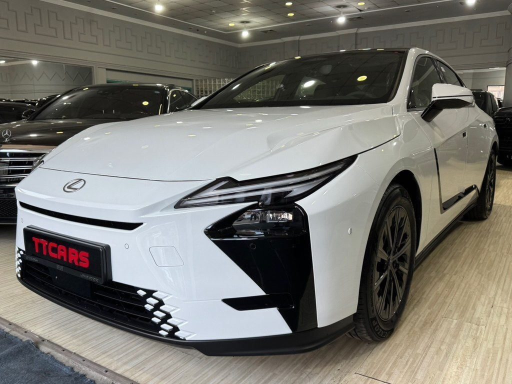 2026 Lexus ES 350h, 2.5L, 0km - Image 2