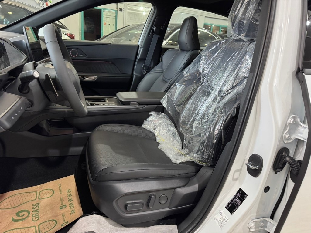2026 Lexus ES 350h, 2.5L, 0km - Image 16