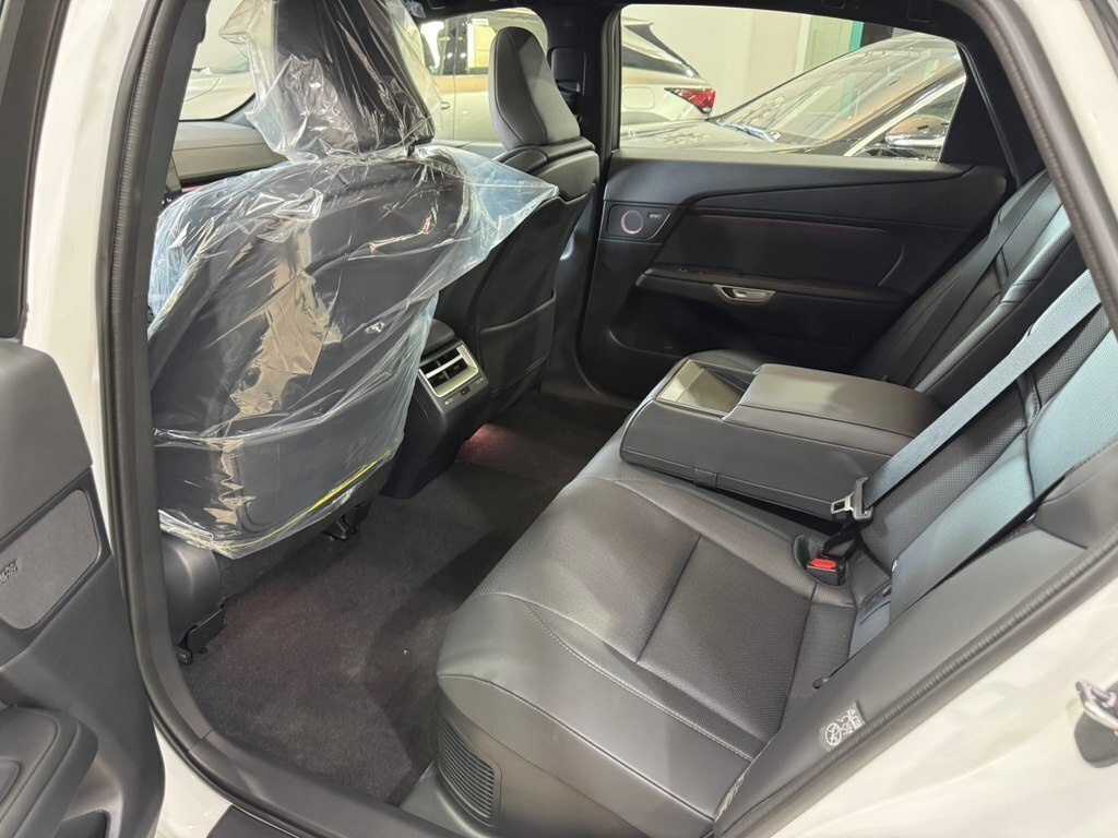 2026 Lexus ES 350h, 2.5L, 0km - Image 17