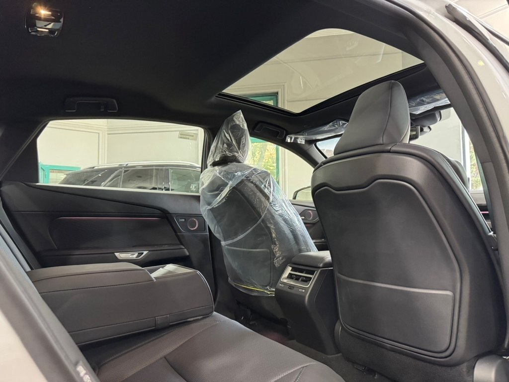 2026 Lexus ES 350h, 2.5L, 0km - Image 19