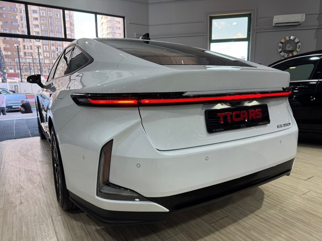 2026 Lexus ES 350h, 2.5L, 0km - Image 6