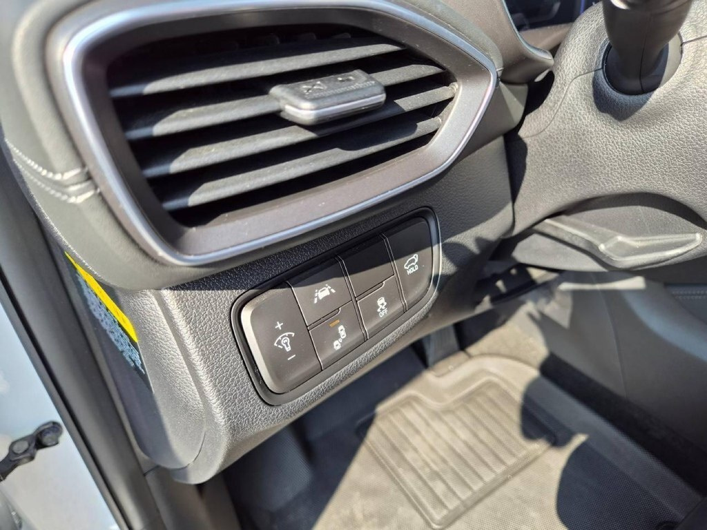 2018 Hyundai Santa Fe, 2.0L, 77400km - Image 13