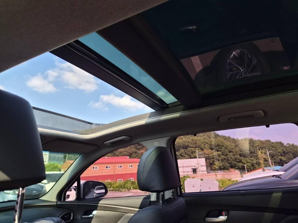 2018 Hyundai Santa Fe, 2.0L, 77400km - Image 15