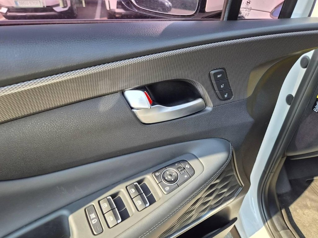 2018 Hyundai Santa Fe, 2.0L, 77400km - Image 16