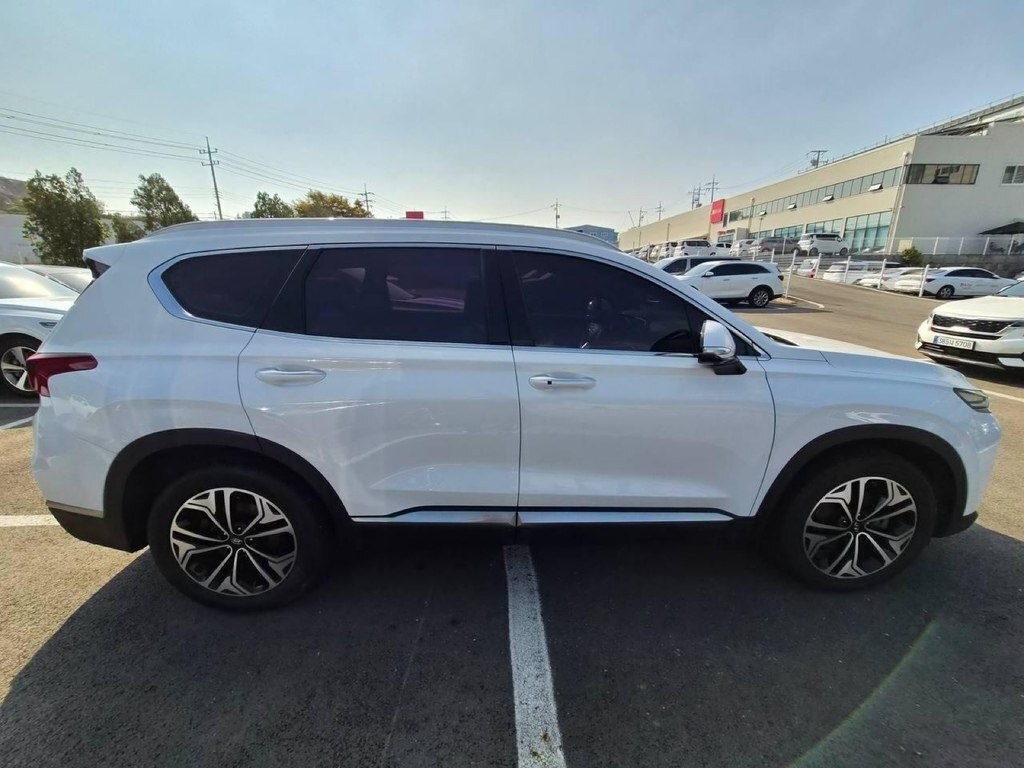 2018 Hyundai Santa Fe, 2.0L, 77400km - Image 4