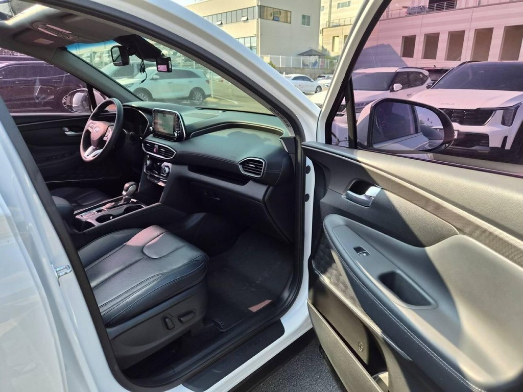 2018 Hyundai Santa Fe, 2.0L, 77400km - Image 6