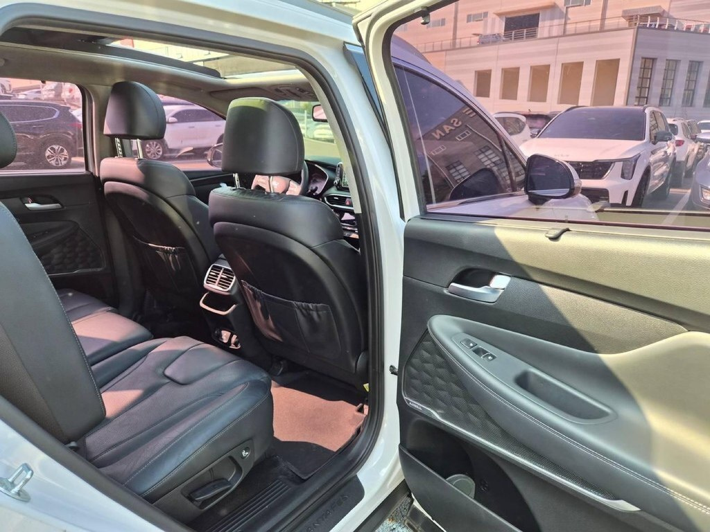 2018 Hyundai Santa Fe, 2.0L, 77400km - Image 7