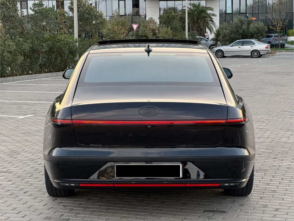 2023 Hyundai Grandeur, 1.6L, 36300km - Image 2