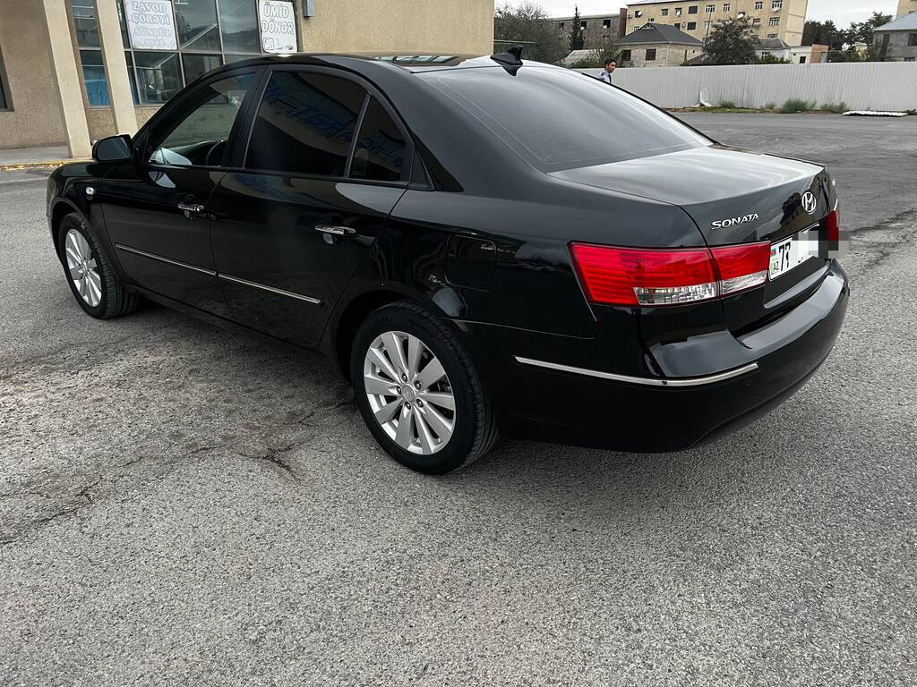 2008 Hyundai Sonata, 2.0L, 219000km - Image 4