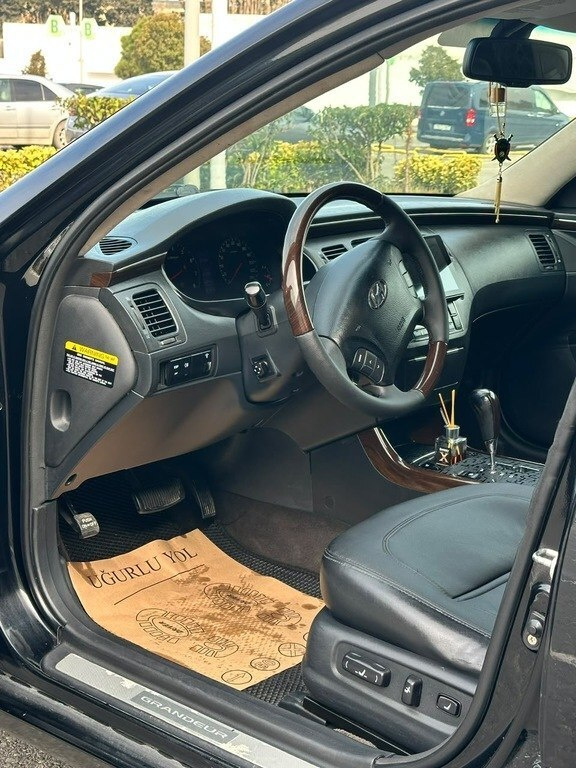 2009 Hyundai Grandeur, 2.7L, 216000km - Image 6
