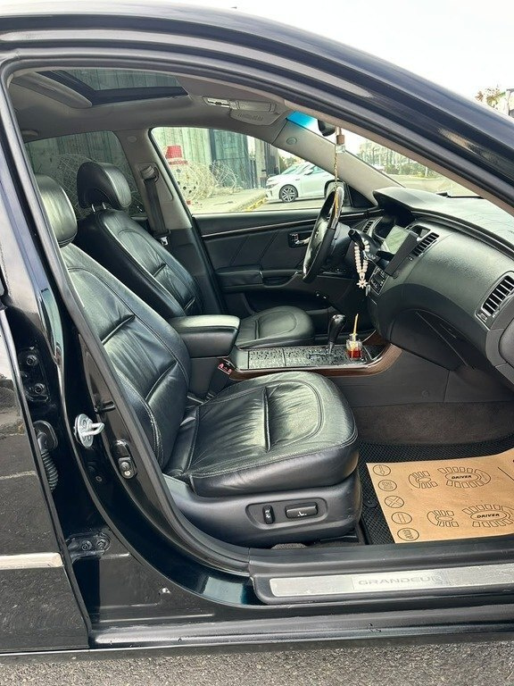 2009 Hyundai Grandeur, 2.7L, 216000km - Image 7