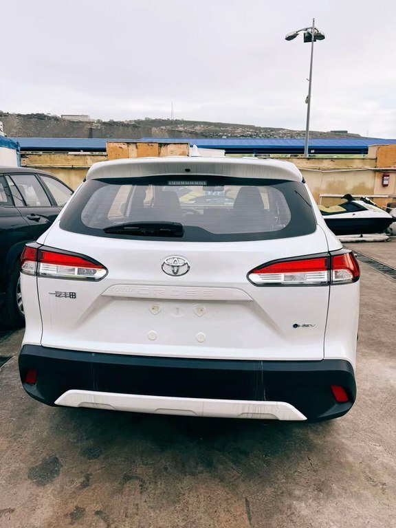 2025 Toyota Corolla Cross, 2.0L, 0km - Image 3