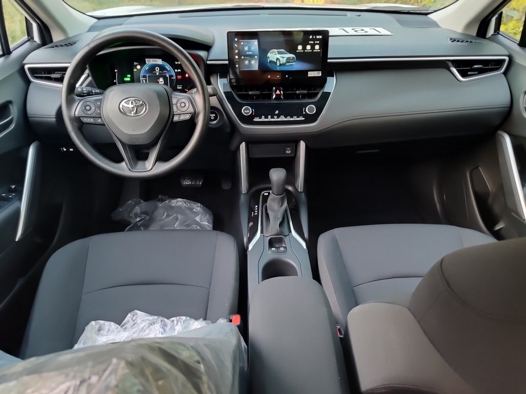 2025 Toyota Corolla Cross, 2.0L, 0km - Image 8