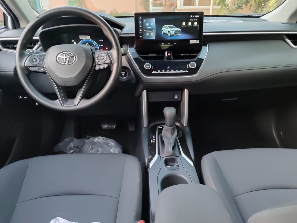 2025 Toyota Corolla Cross, 2.0L, 0km - Image 10